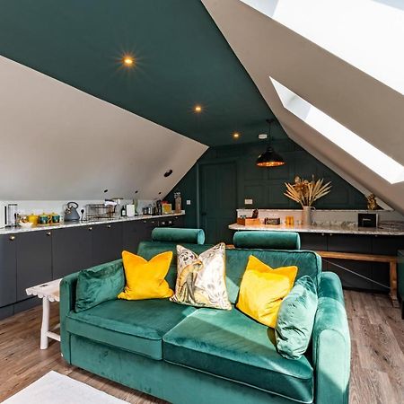 Stylish One Bedroom Cotswold Coach House Tetbury Bagian luar foto