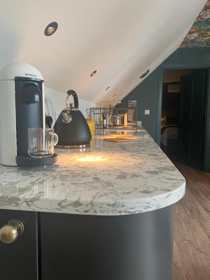 Stylish One Bedroom Cotswold Coach House Tetbury Bagian luar foto