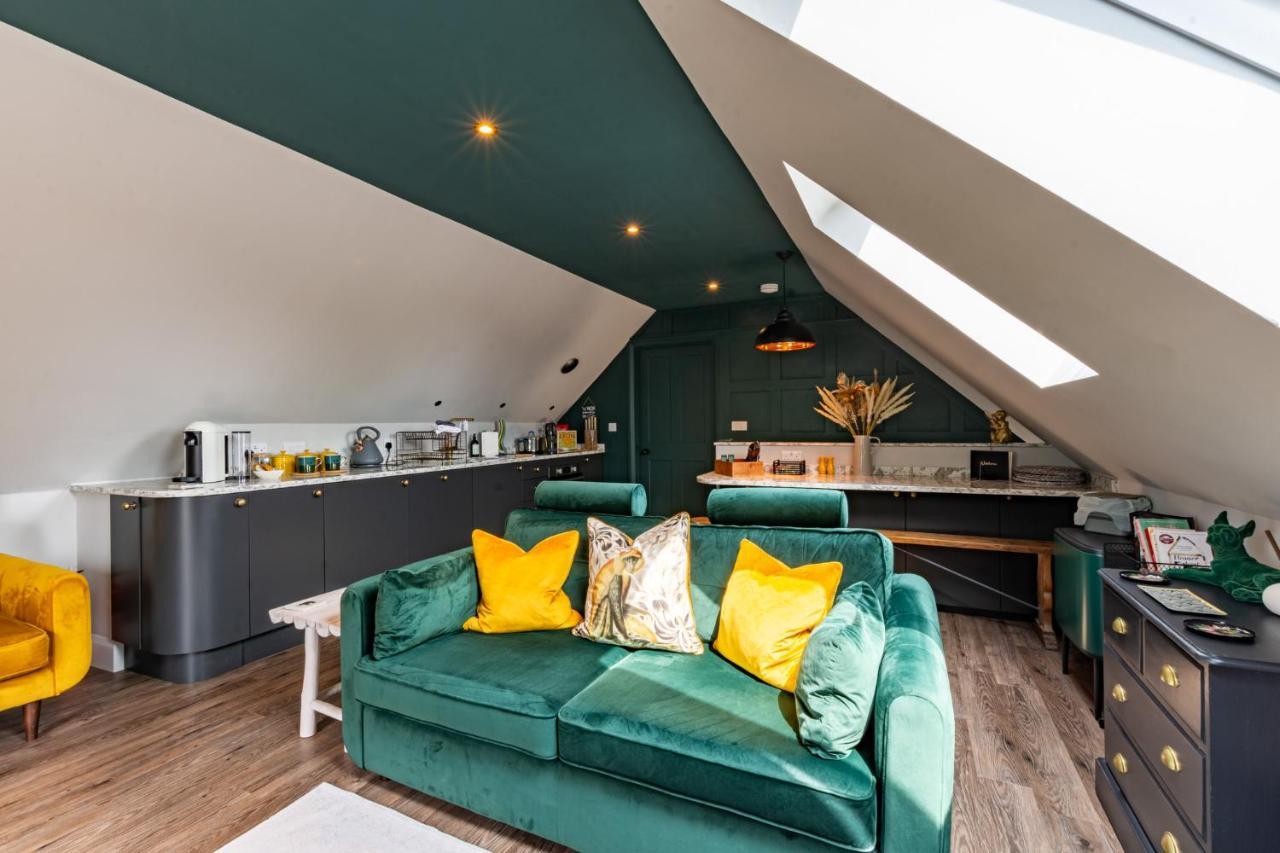 Stylish One Bedroom Cotswold Coach House Tetbury Bagian luar foto