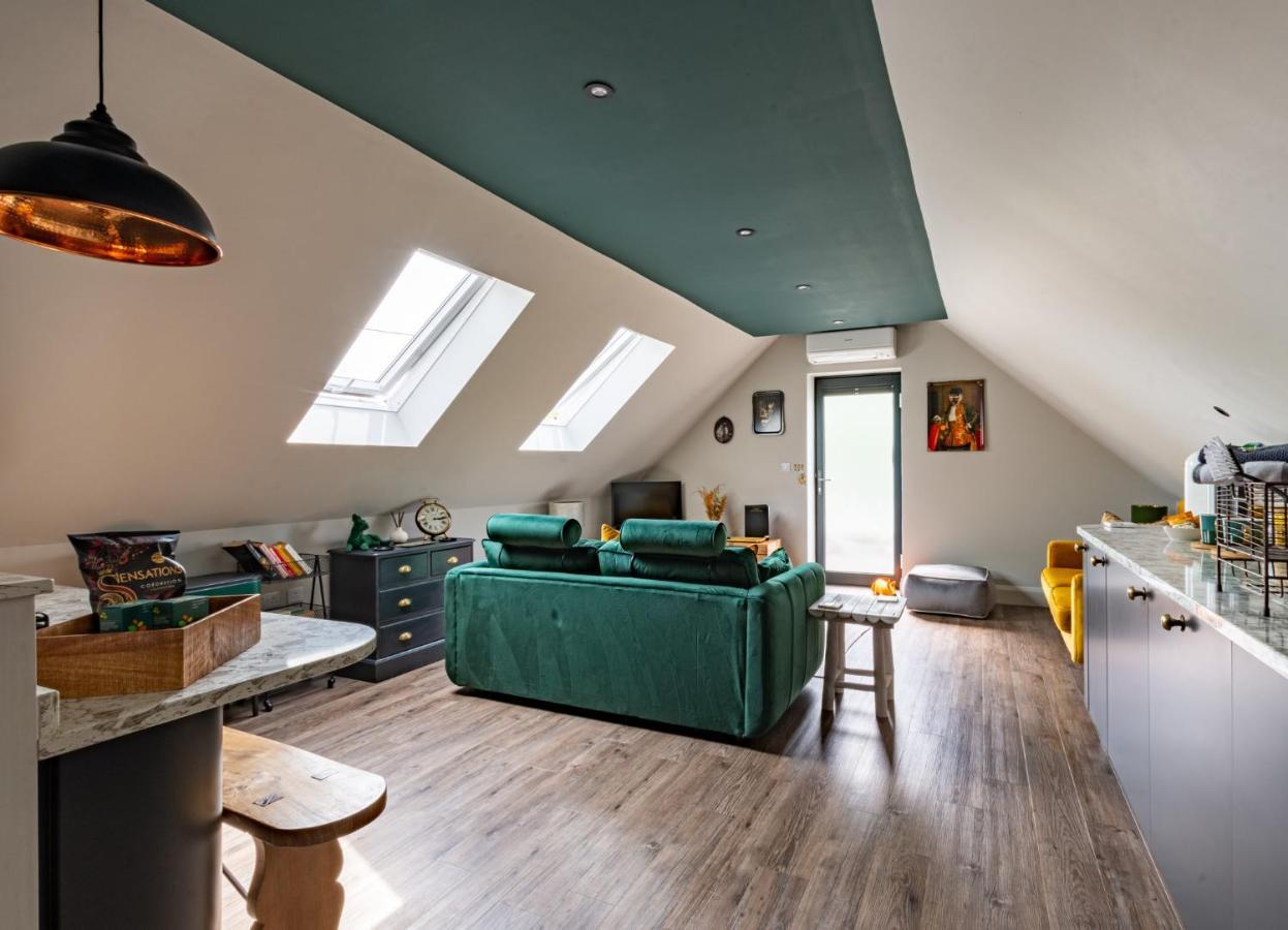 Stylish One Bedroom Cotswold Coach House Tetbury Bagian luar foto